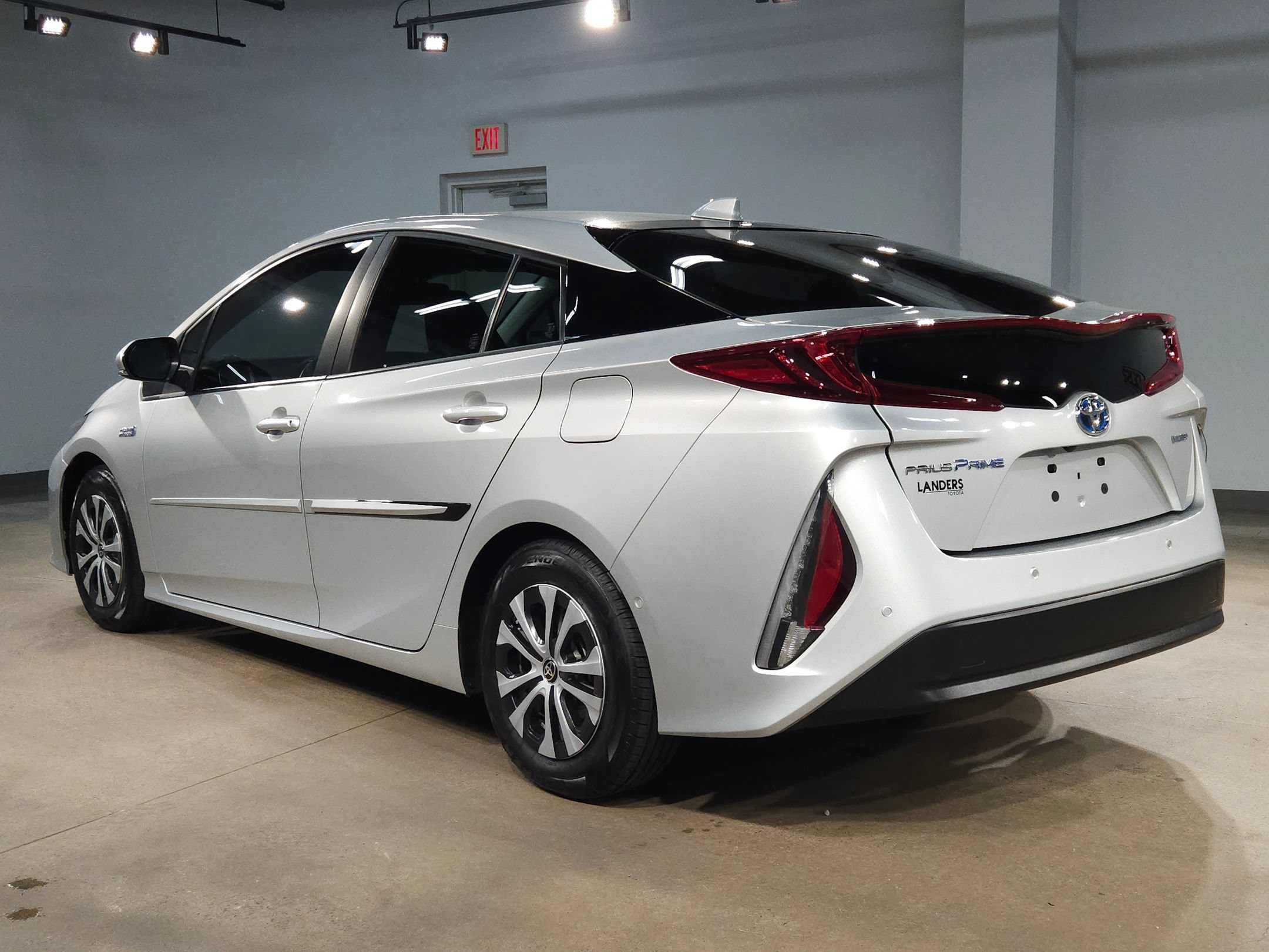 Used 2021 Toyota Prius Prime Limited FWD image 5
