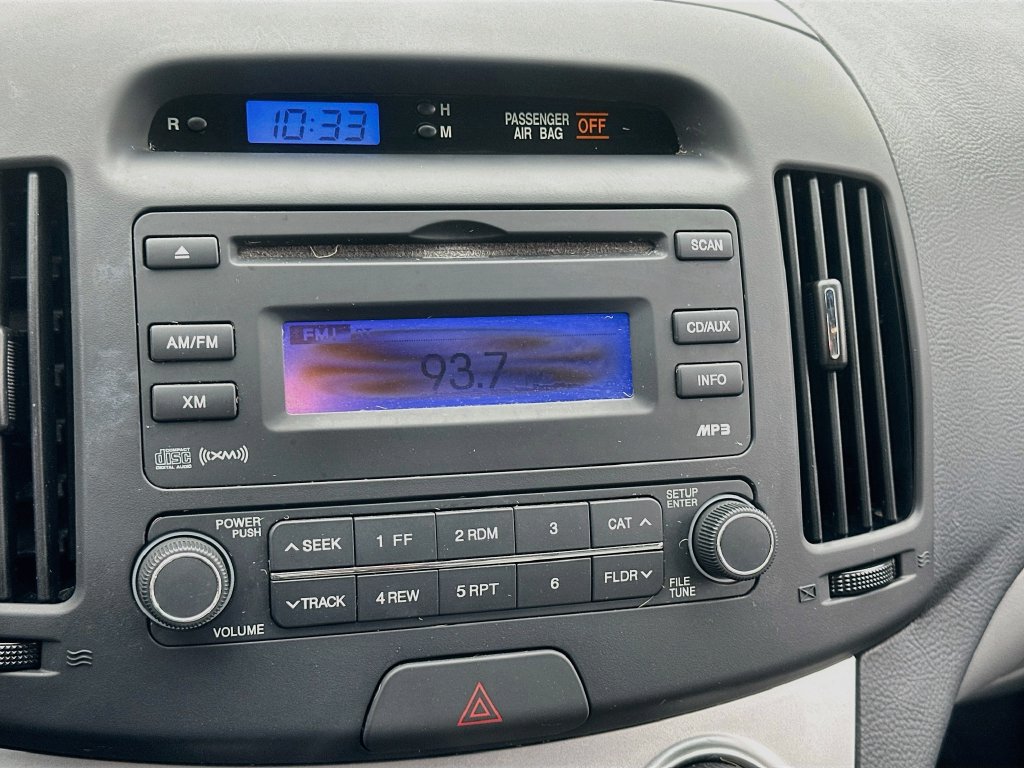 Used 2010 Hyundai Elantra SE FWD image 13