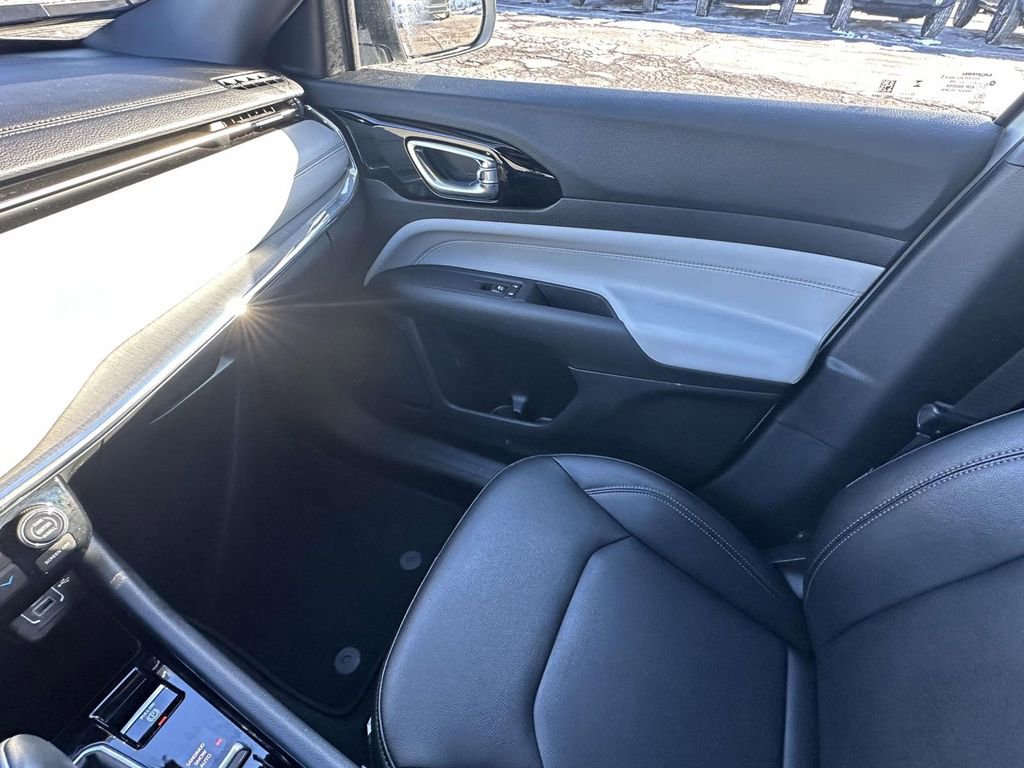 Used 2024 Jeep Compass Limited image 30