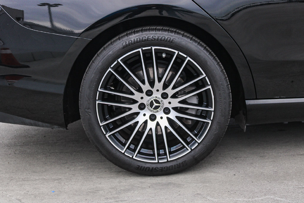 Used 2025 Mercedes-Benz C 300 4MATIC Sedan image 12