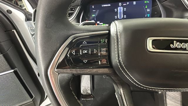 Used 2023 Jeep Grand Cherokee Overland w/ Luxury Tech Group IV AWD/4WD image 14