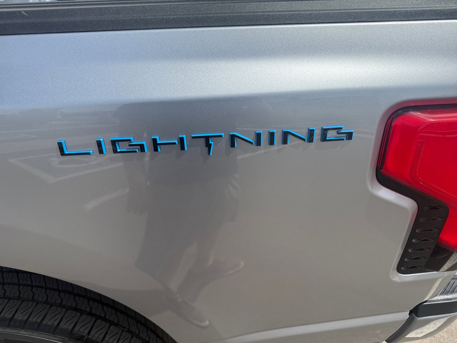 Used 2024 Ford F150 Lightning Lariat image 27