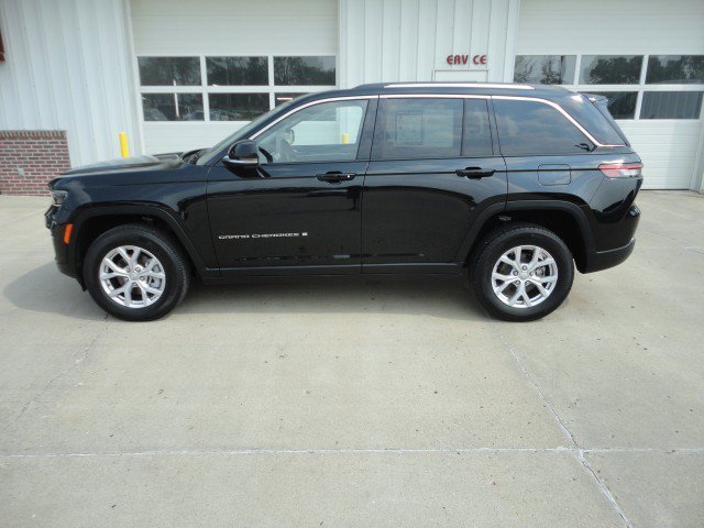 Used 2022 Jeep Grand Cherokee Limited AWD/4WD image 1