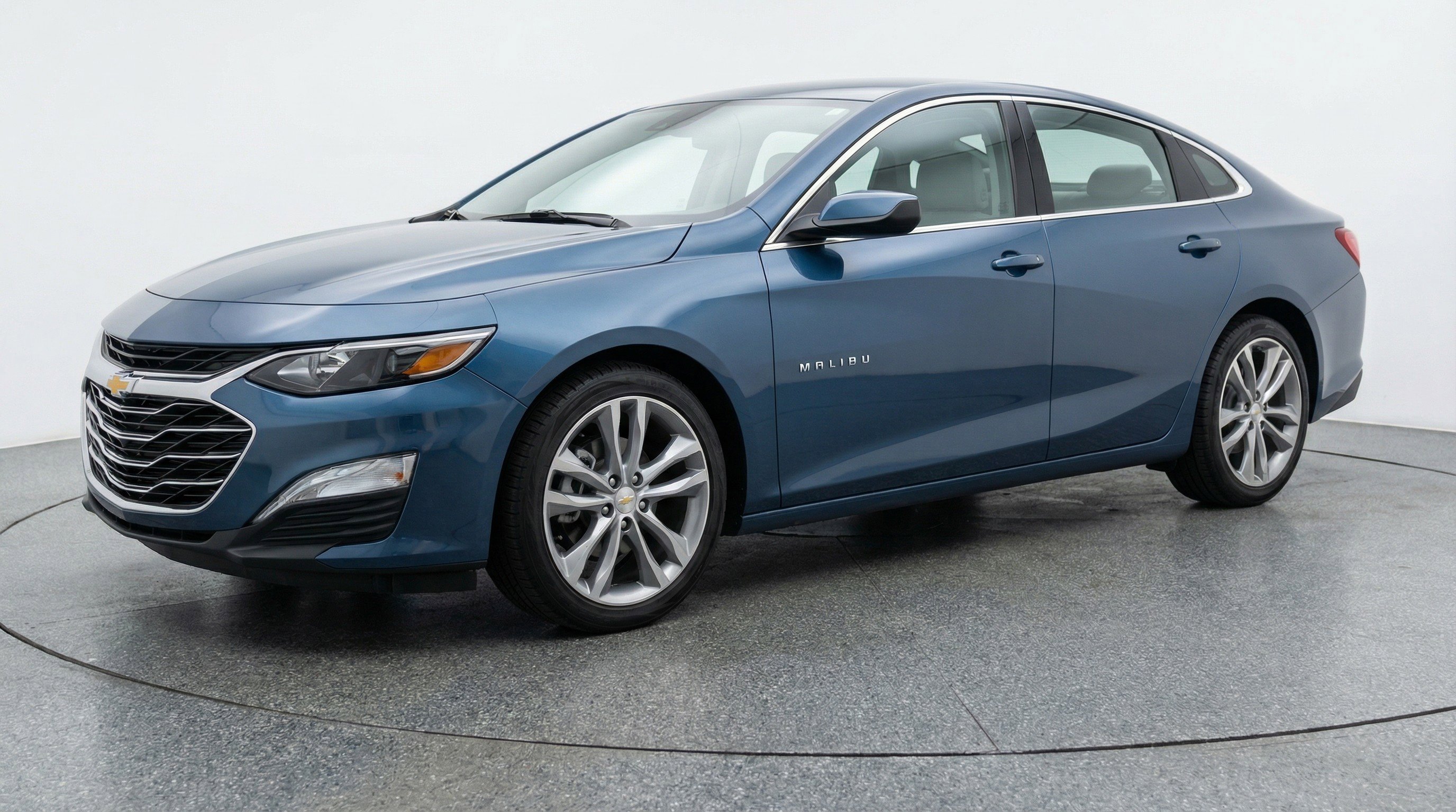 Used 2024 Chevrolet Malibu LT FWD image 3