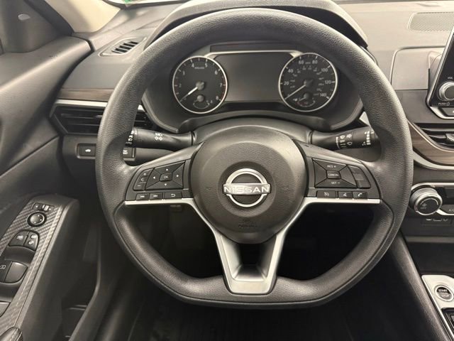 Used 2024 Nissan Altima 2.5 SV image 16