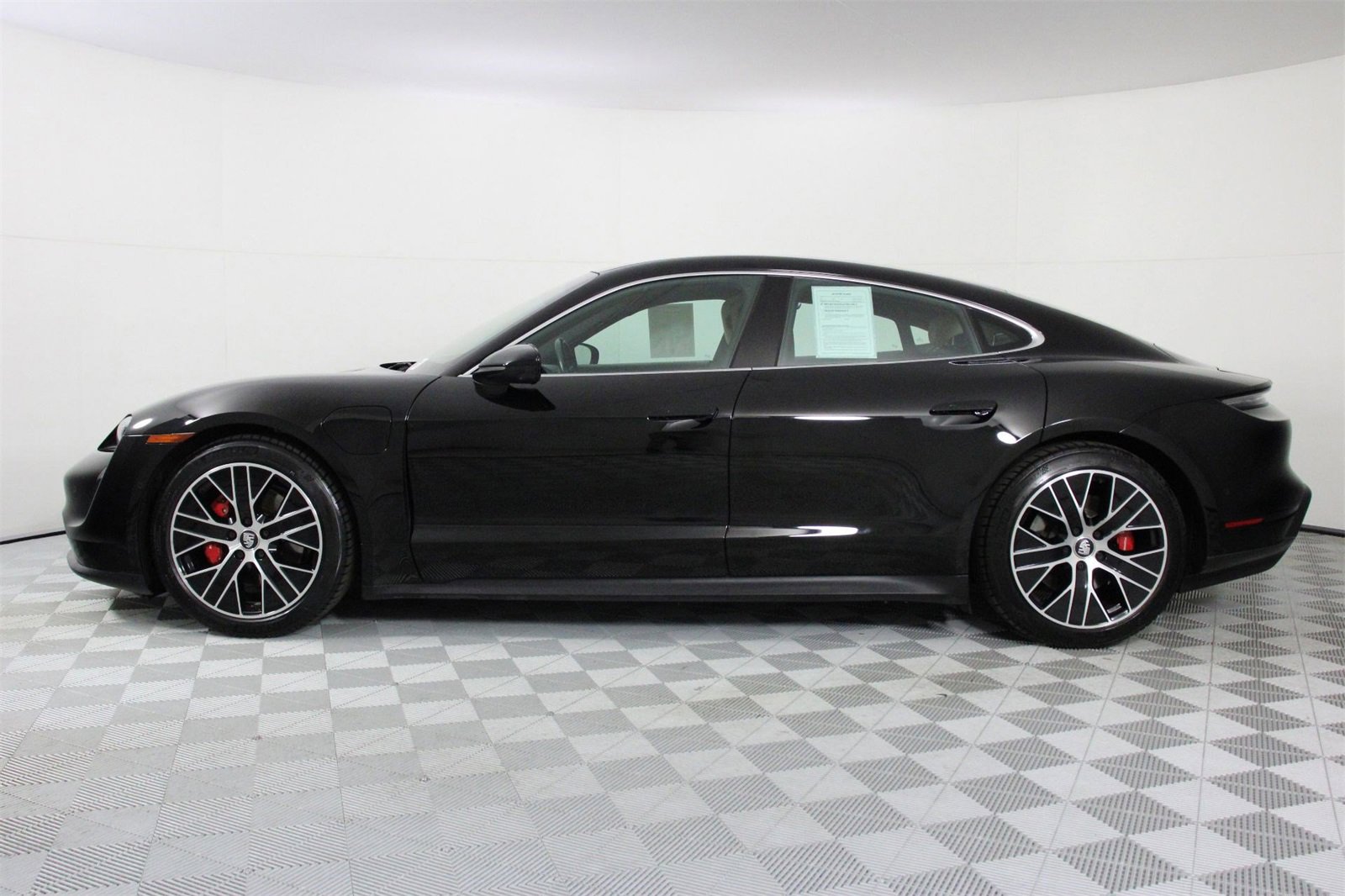 Used 2022 Porsche Taycan 4S image 2