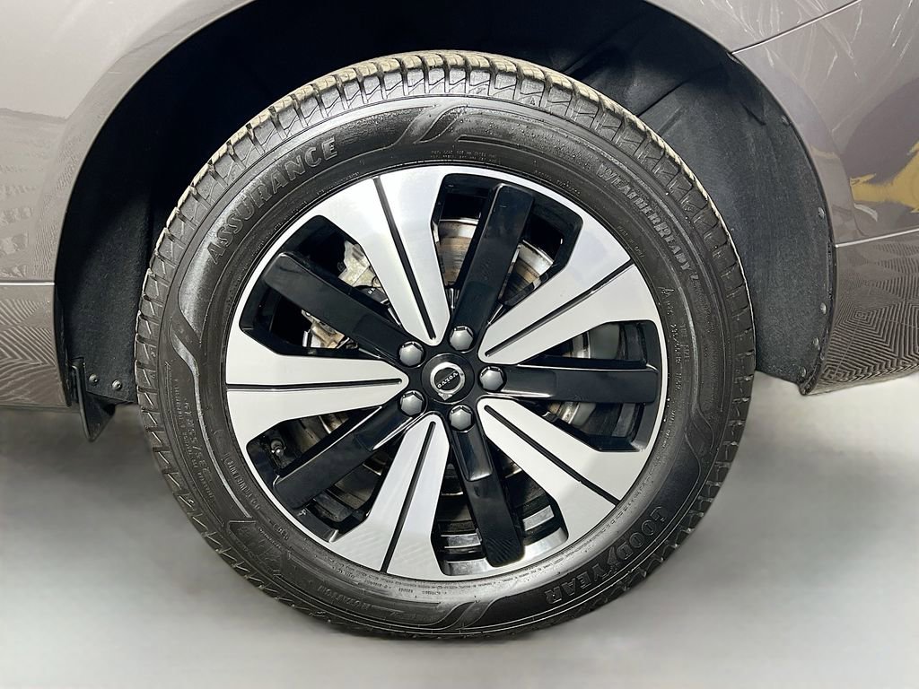 Used 2023 Volvo XC60 T8 Plus image 32