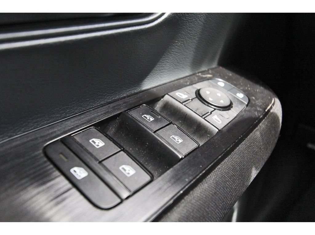 Used 2025 Nissan Kicks S w/ Charging Package FWD image 14