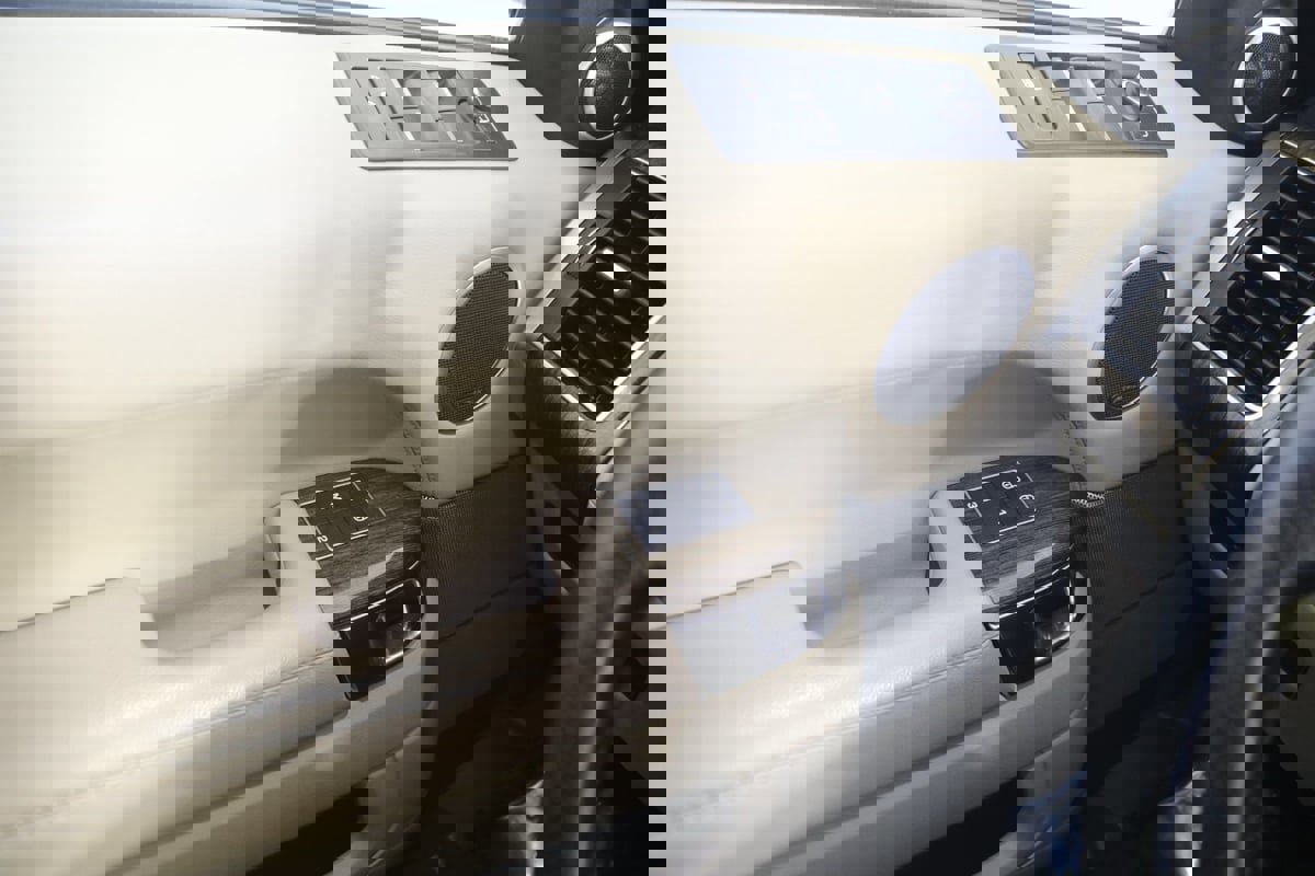 Used 2016 Land Rover Range Rover Sport SE image 31