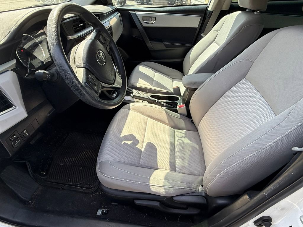 Used 2015 Toyota Corolla LE FWD image 9