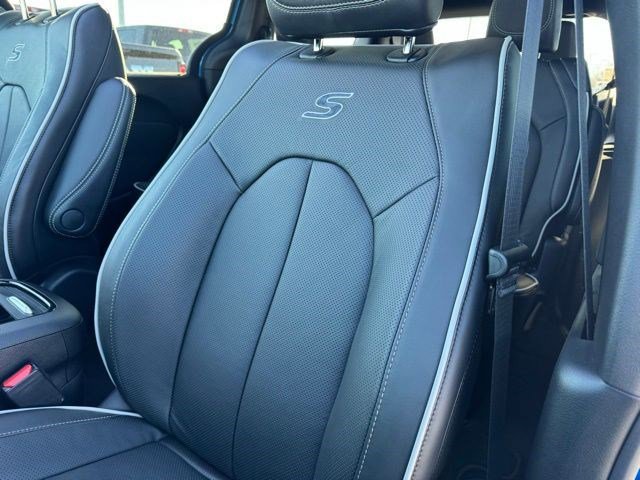 New 2026 Chrysler Pacifica Limited w/ S Appearance Package image 30