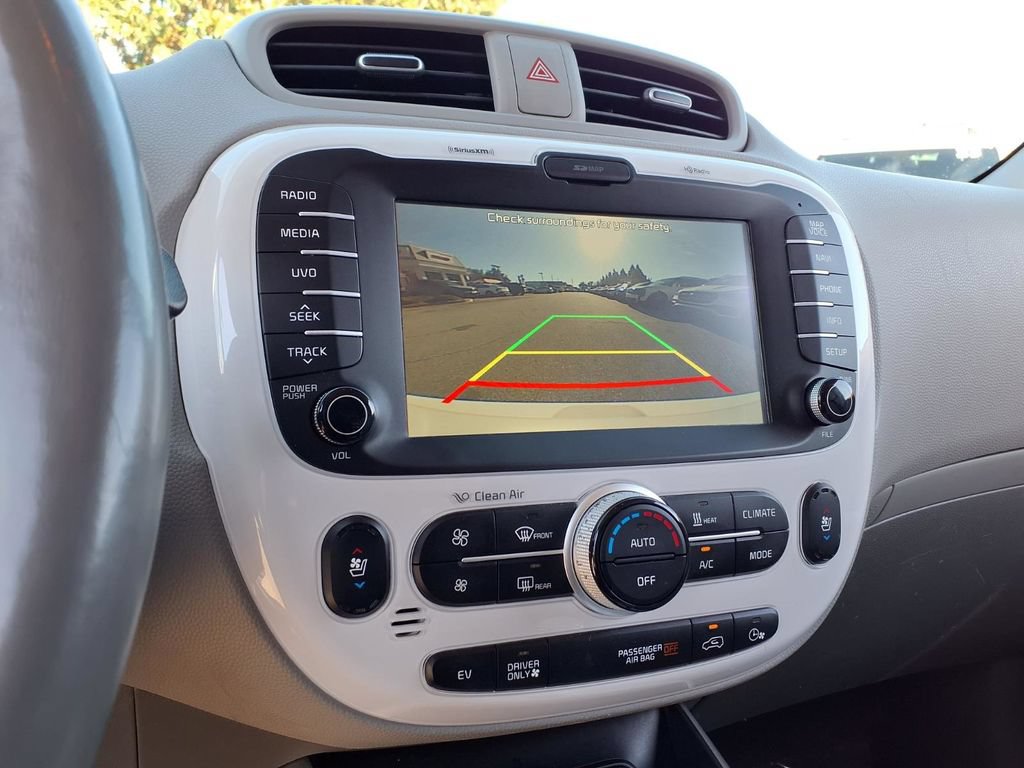 Used 2015 Kia Soul EV + FWD image 16