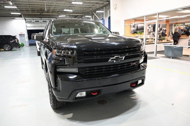 Used 2021 Chevrolet Silverado 1500 LT Trail Boss w/ Convenience Package II image 3
