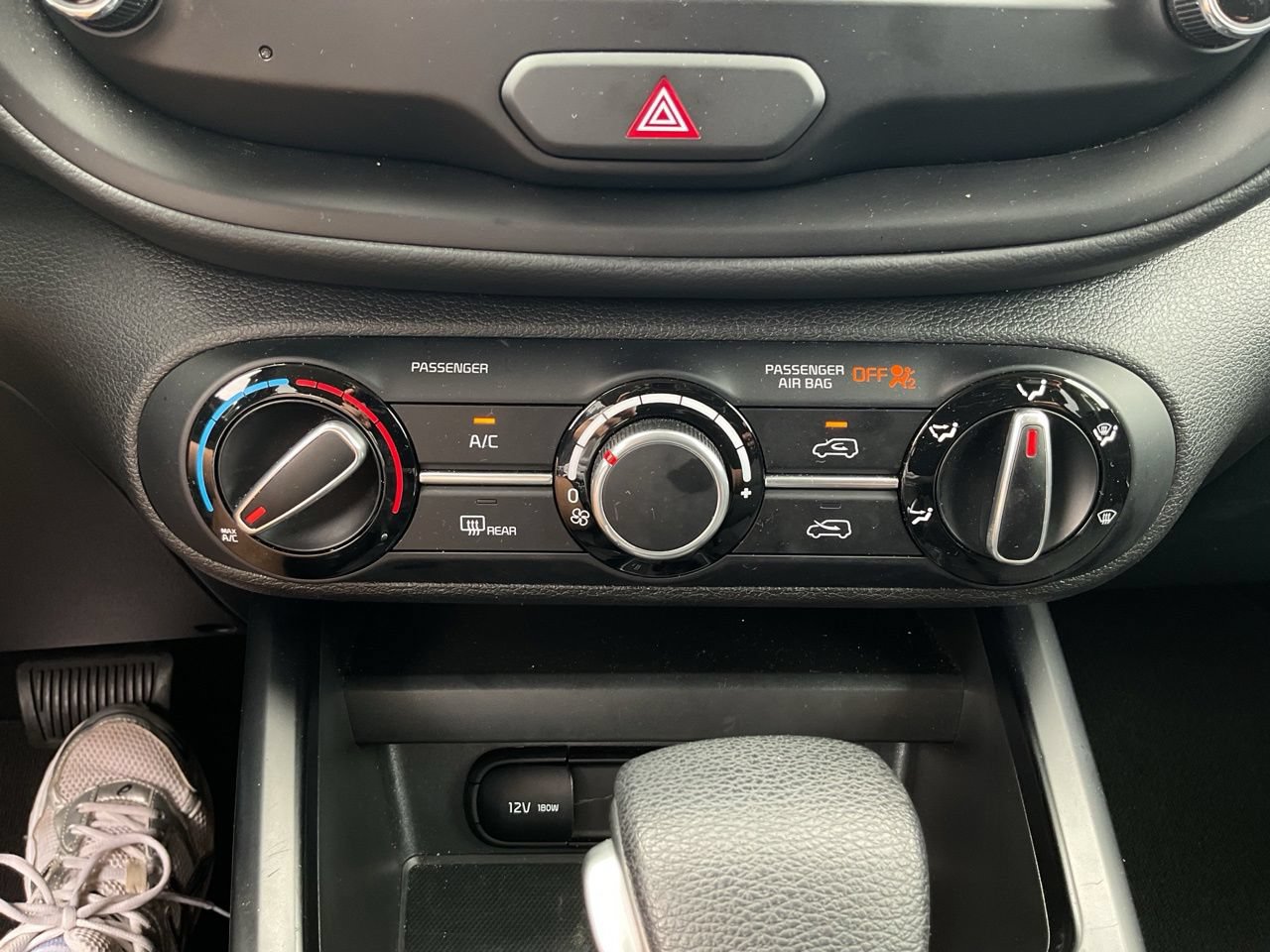 Used 2025 Kia Soul LX w/ LX Technology Package FWD image 21