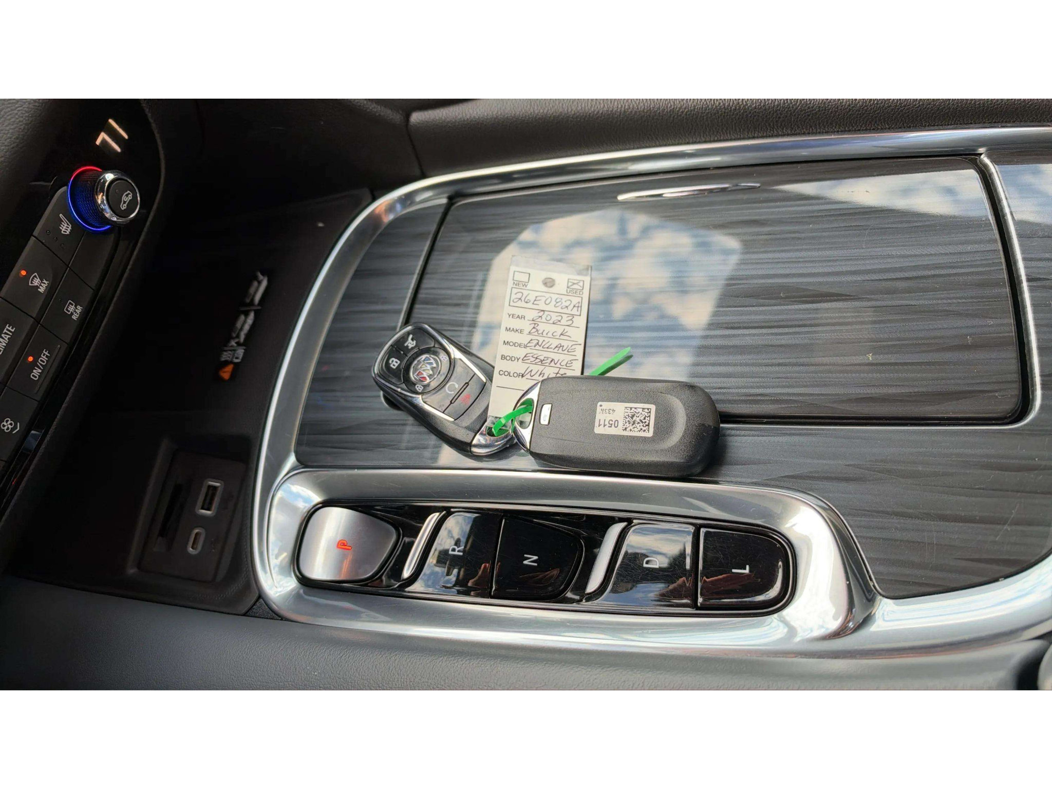 Used 2023 Buick Enclave Essence AWD/4WD image 21