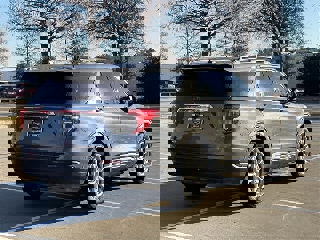 Used 2023 Ford Explorer XLT image 4
