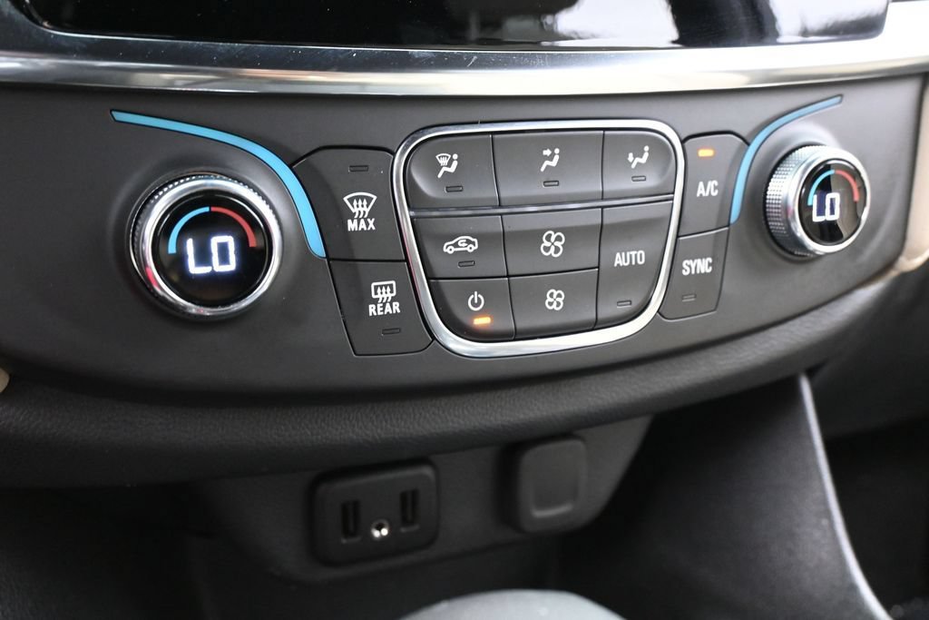 Used 2023 Chevrolet Traverse LS FWD image 19