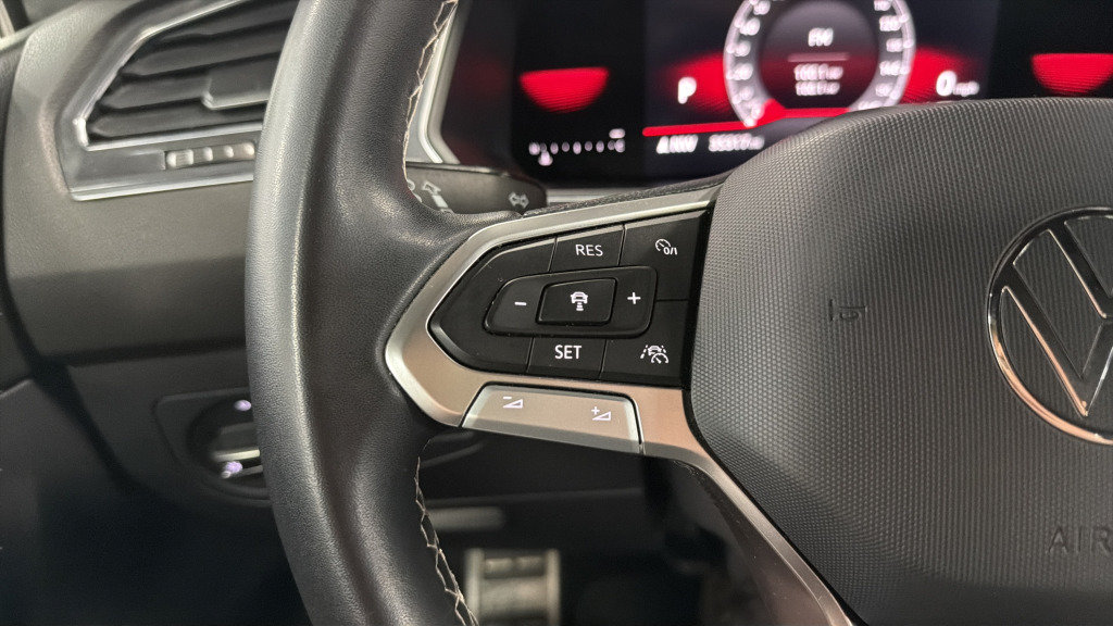 Certified 2023 Volkswagen Tiguan SE R-Line AWD/4WD image 23
