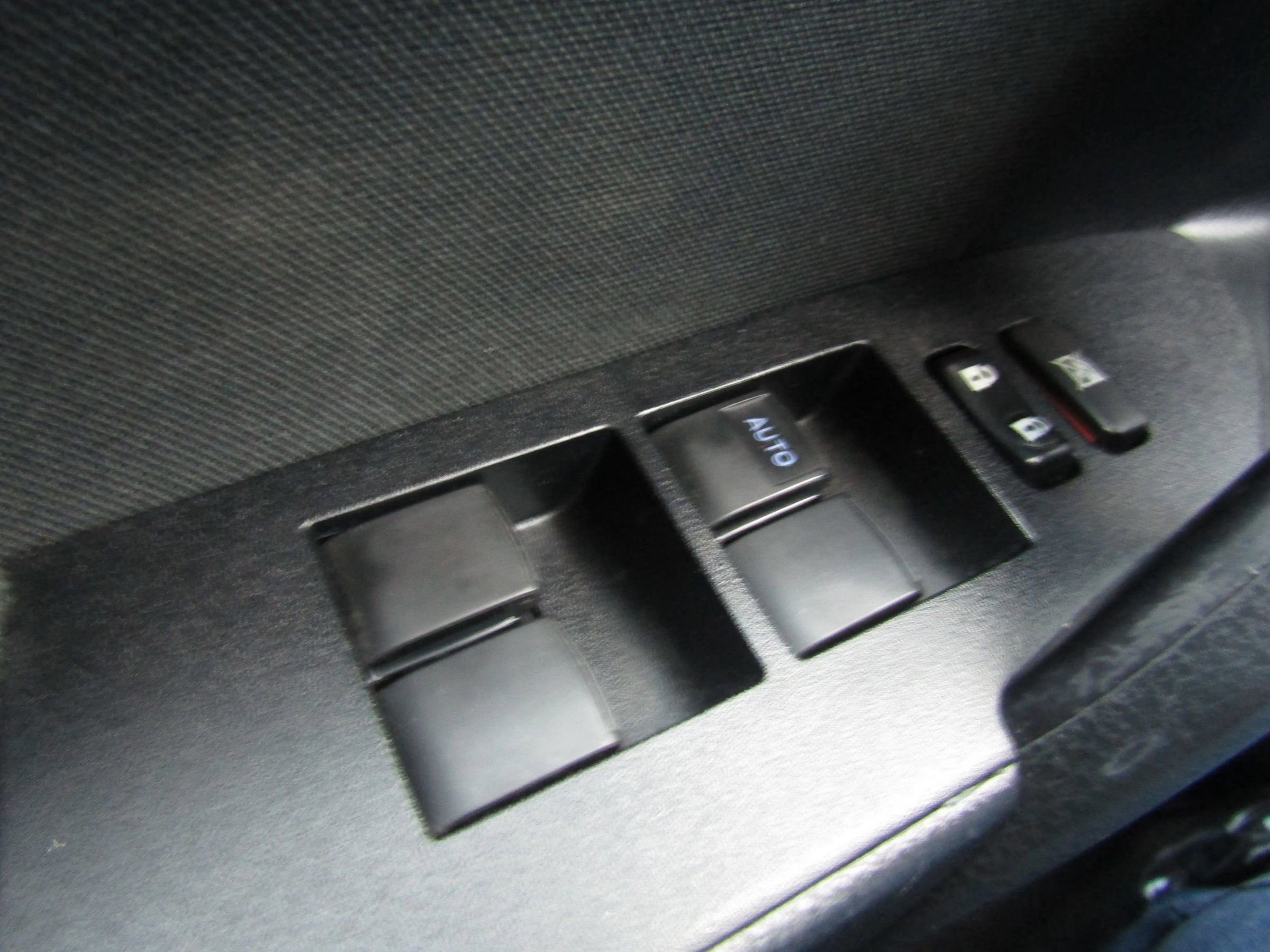 Used 2017 Toyota Corolla LE w/ Carpet Mat Package (TMS) image 28