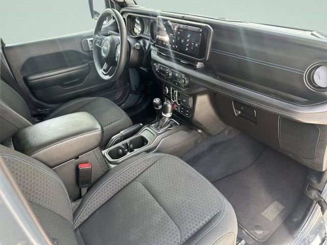 Used 2024 Jeep Wrangler Unlimited Rubicon 4xe image 31