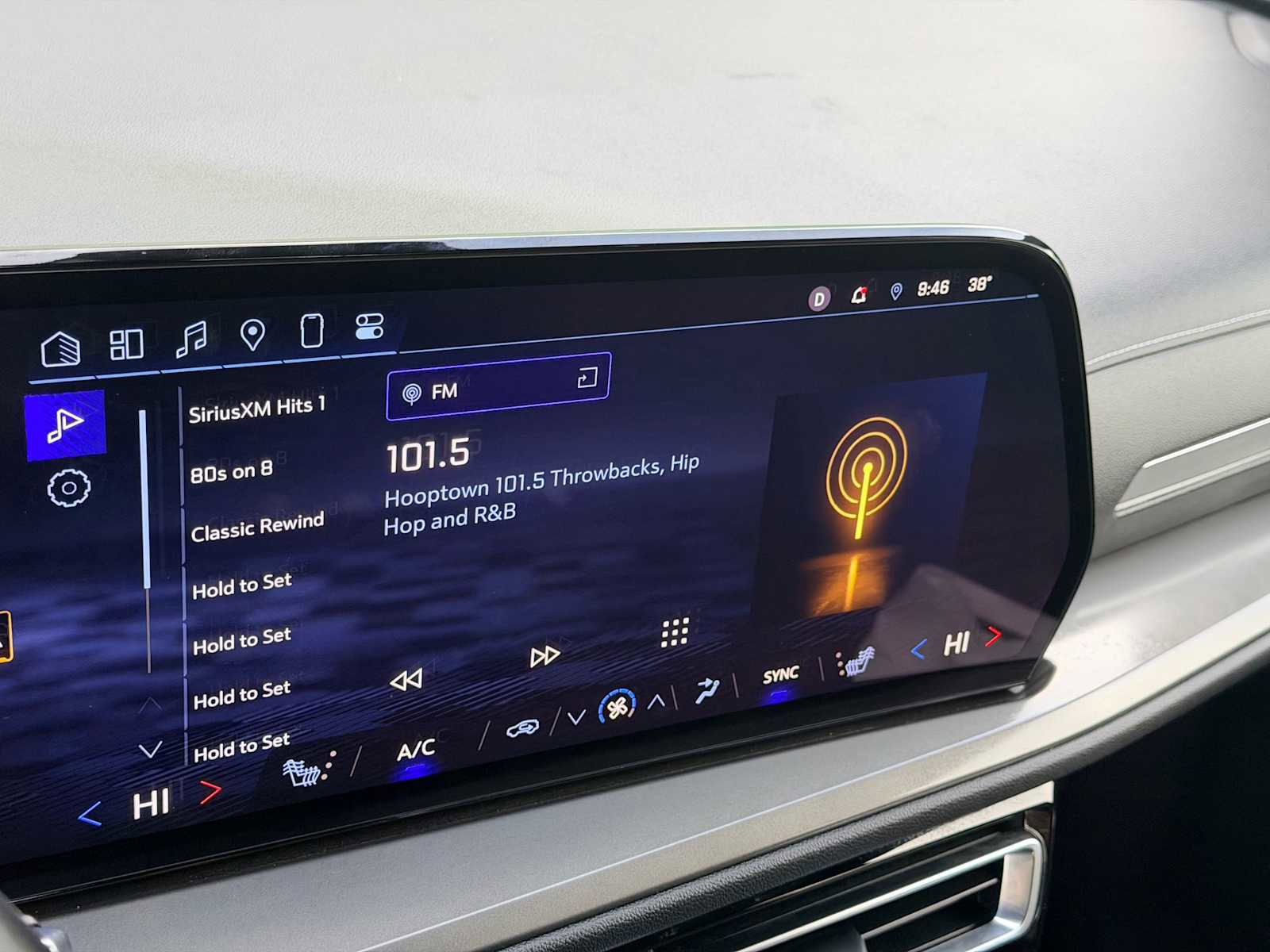 Used 2024 Chevrolet Traverse LS w/ Midnight/Sport Edition image 28