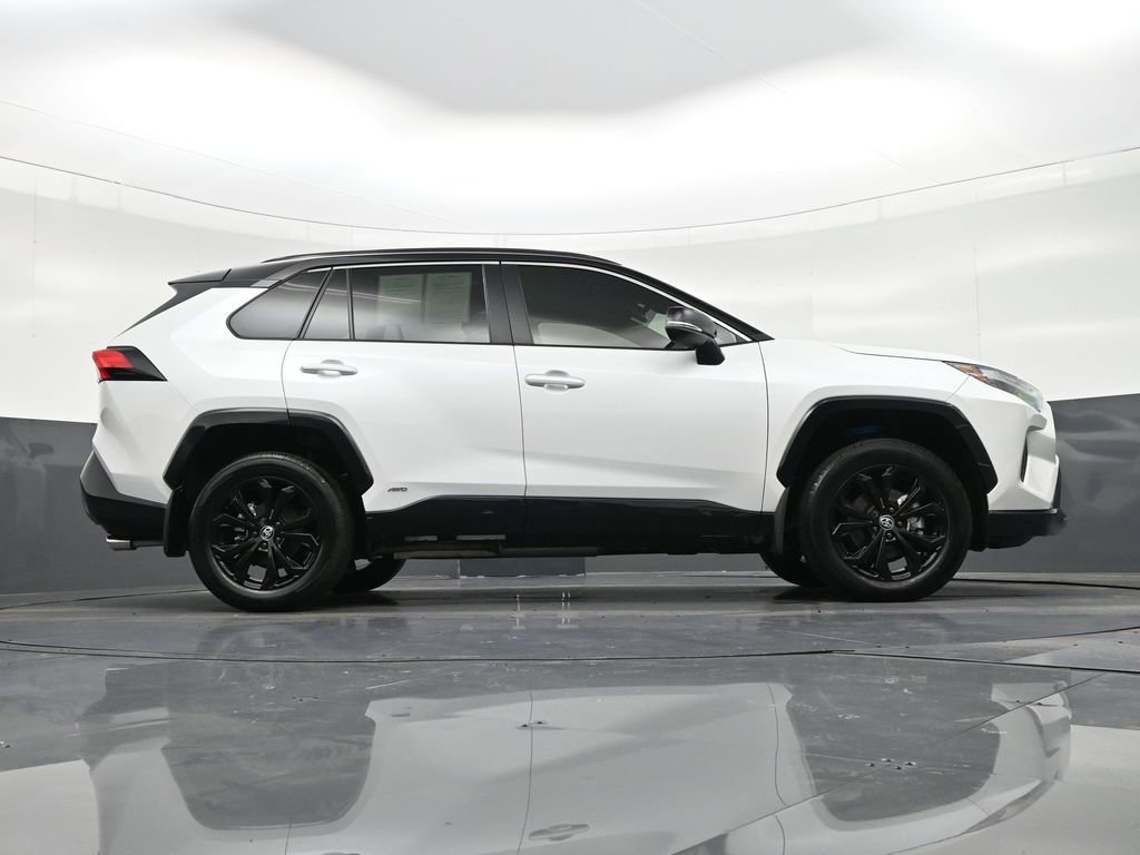 Used 2025 Toyota RAV4 XSE AWD/4WD image 26