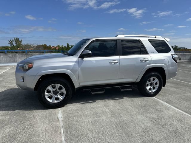 Used 2018 Toyota 4Runner SR5 AWD/4WD image 32