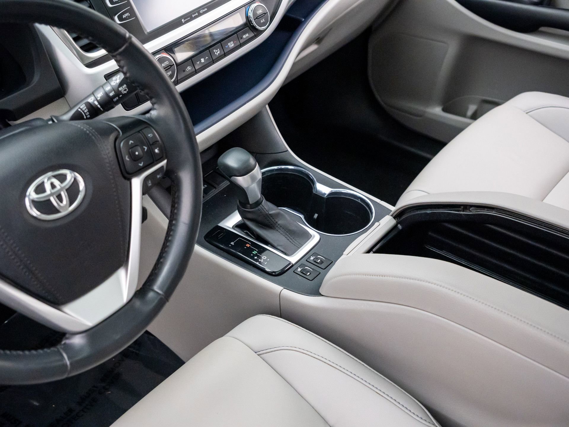 Used 2019 Toyota Highlander XLE image 11