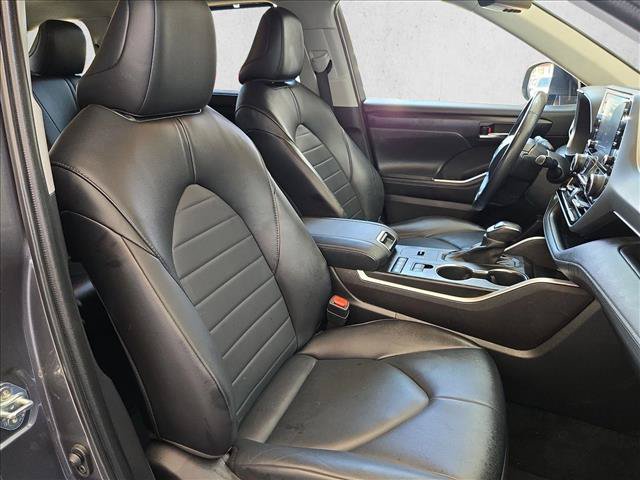 Used 2022 Toyota Highlander XLE FWD image 20