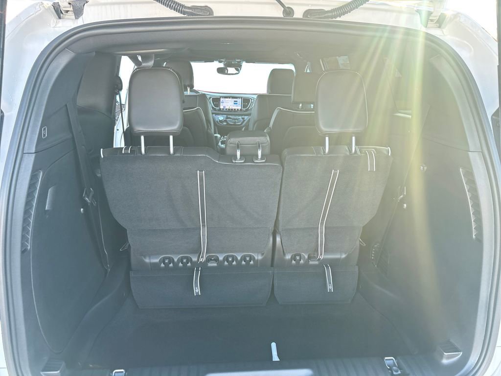 New 2026 Chrysler Pacifica Limited w/ S Appearance Package image 11