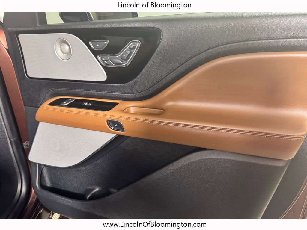 Used 2020 Lincoln Aviator Reserve w/ Equipment Group 202A image 16