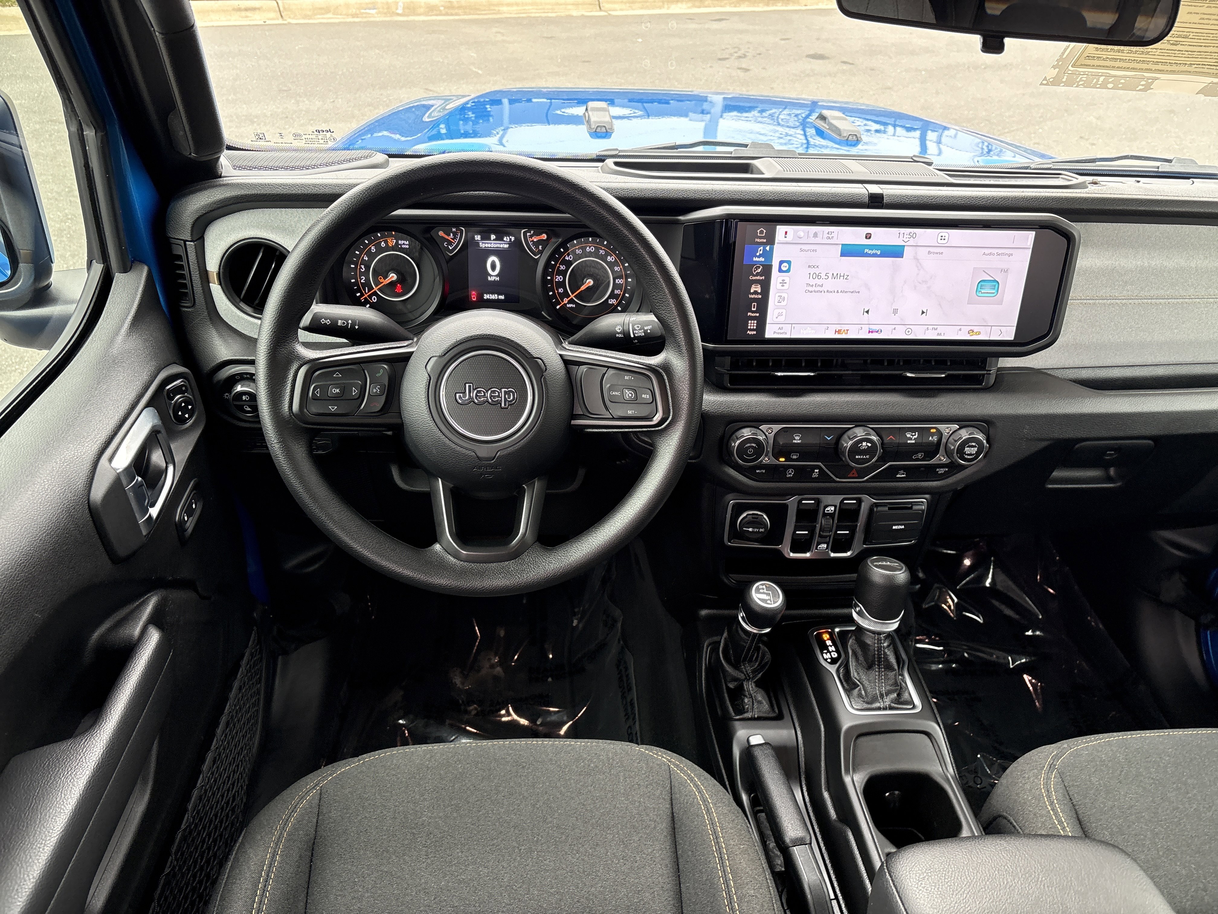 Certified 2025 Jeep Gladiator Nighthawk image 18