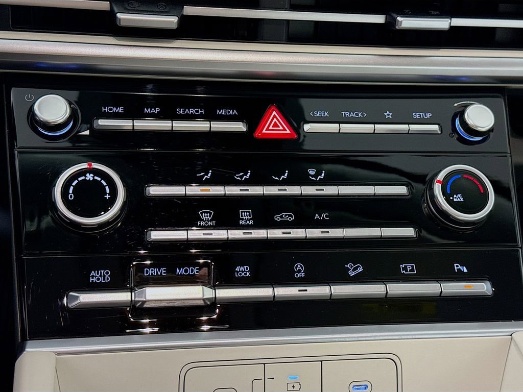 Used 2025 Hyundai Santa Fe SE image 8