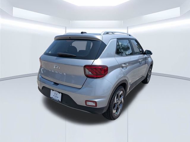 Used 2025 Hyundai Venue SEL FWD image 4