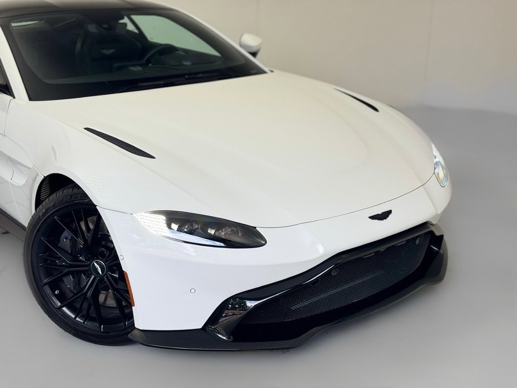 Used 2021 Aston Martin V8 Vantage Coupe image 9