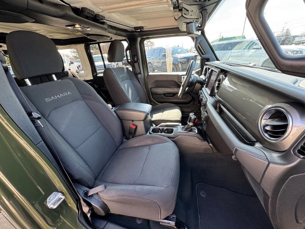 Used 2023 Jeep Wrangler Sahara AWD/4WD image 32