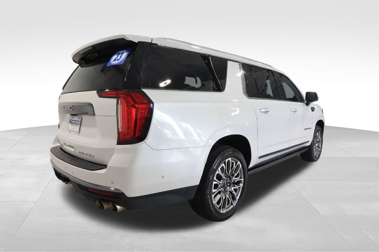 Used 2023 GMC Yukon XL Denali Ultimate AWD/4WD image 4