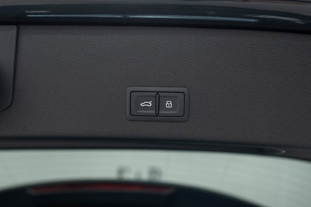 Used 2021 Audi e-tron Premium Plus w/ Premium Plus Package image 37