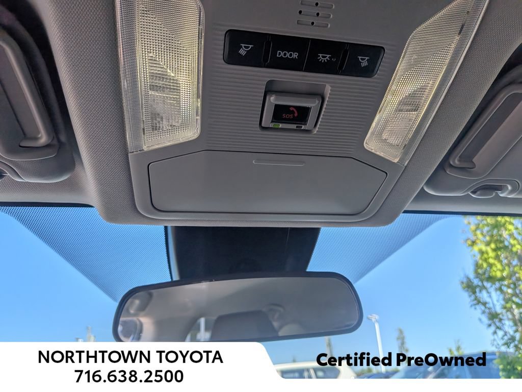 Used 2025 Toyota RAV4 XLE AWD/4WD image 24