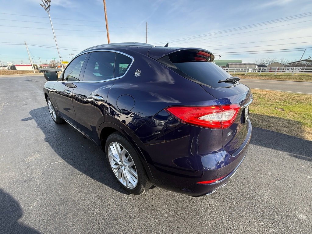 Used 2019 Maserati Levante GranLusso image 5