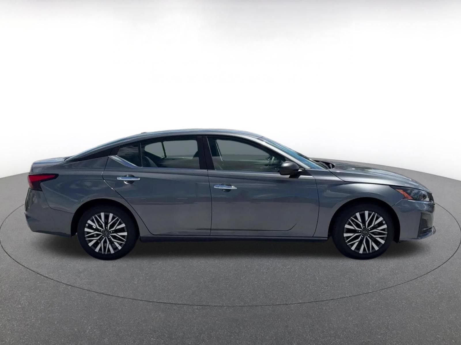 Used 2025 Nissan Altima 2.5 SV FWD image 16