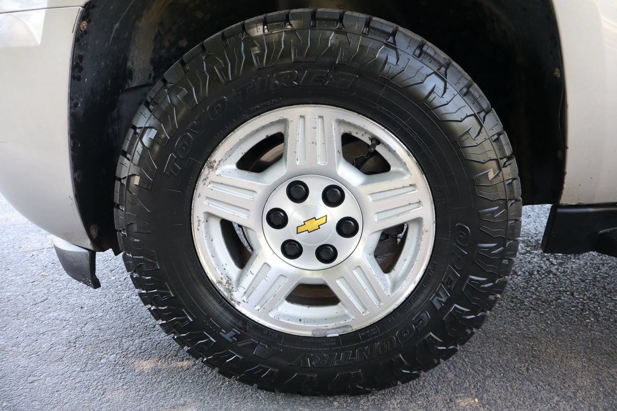 Used 2008 Chevrolet Suburban LT w/ LT Preferred Equipment Group AWD/4WD image 41
