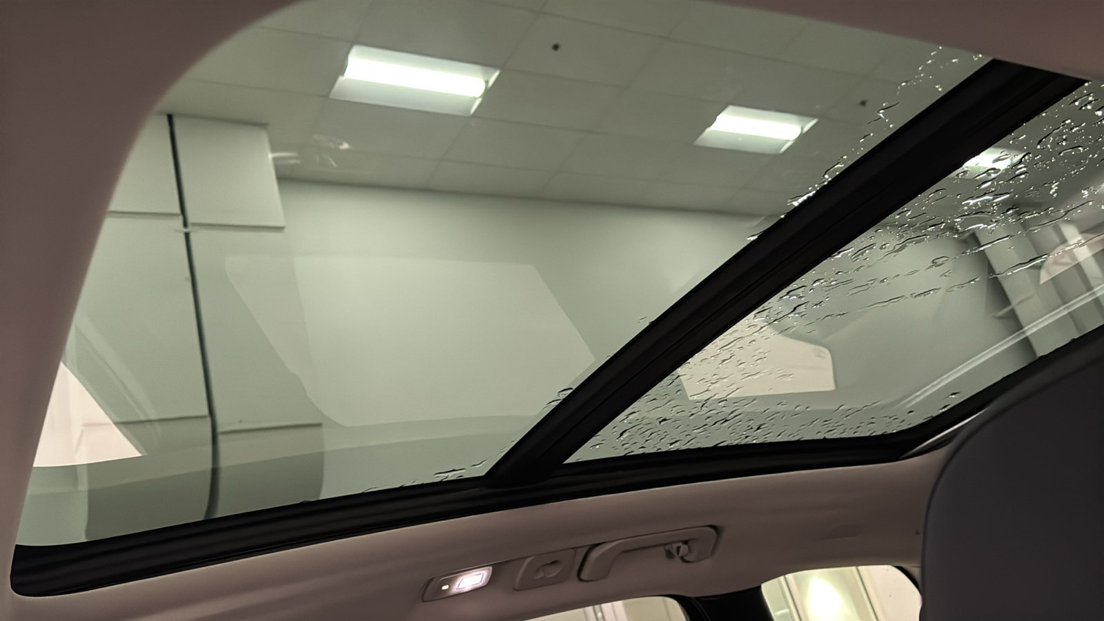 New 2027 Volvo XC60 T8 Plus AWD/4WD image 25