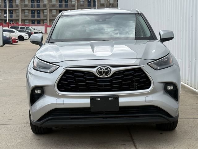Used 2024 Toyota Highlander LE AWD/4WD image 8
