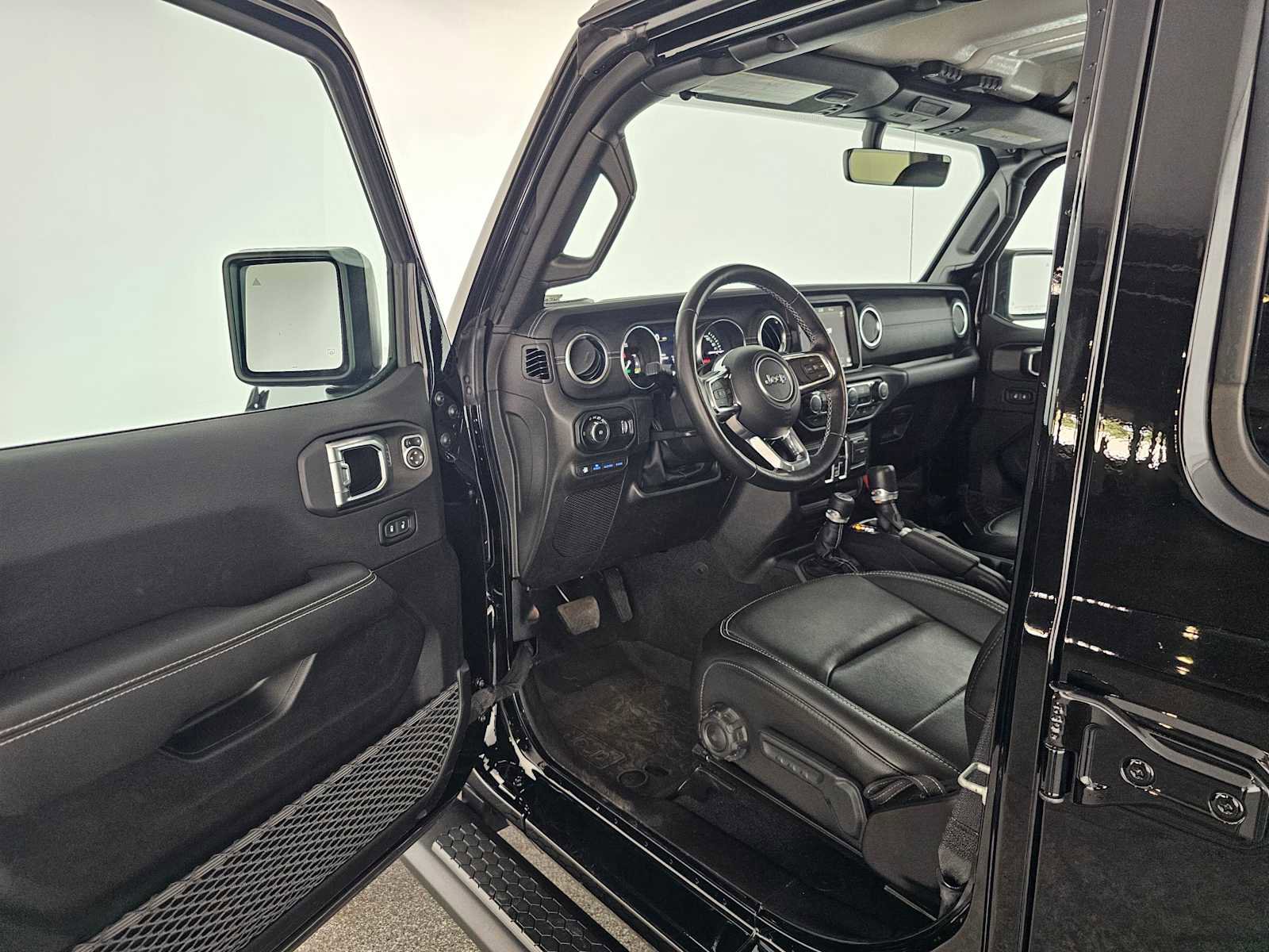 Used 2023 Jeep Wrangler Sahara w/ Cold Weather Group image 19