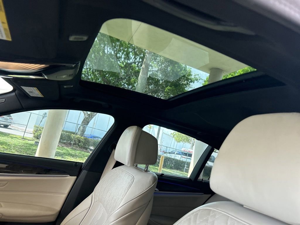 Used 2019 BMW M550i xDrive w/ Dynamic Handling Package AWD/4WD image 17
