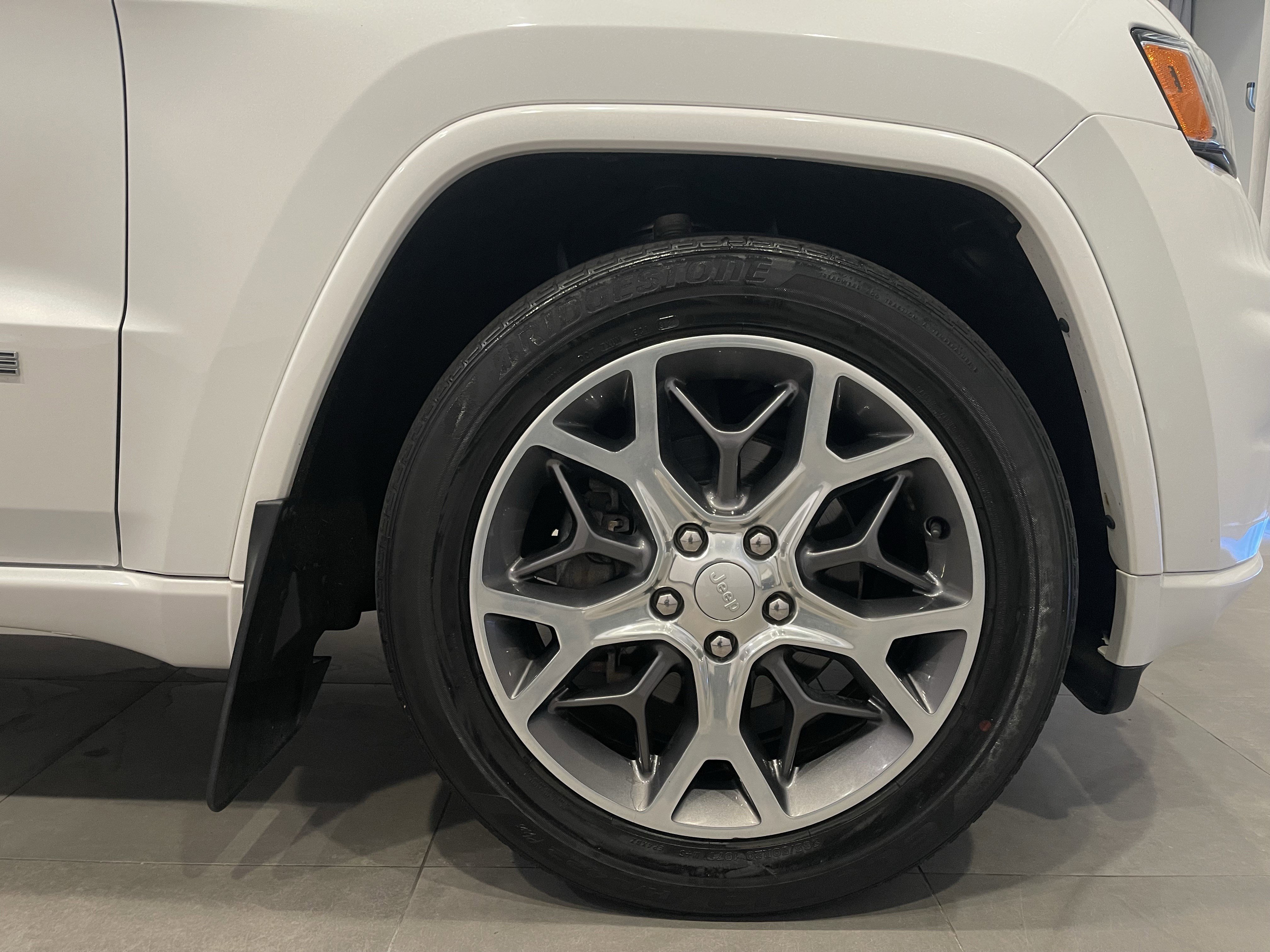 Used 2020 Jeep Grand Cherokee Overland AWD/4WD image 10