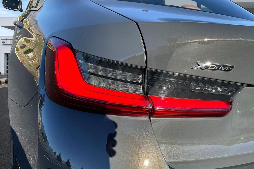 Certified 2026 BMW 330i xDrive Sedan w/ Premium Package AWD/4WD image 23