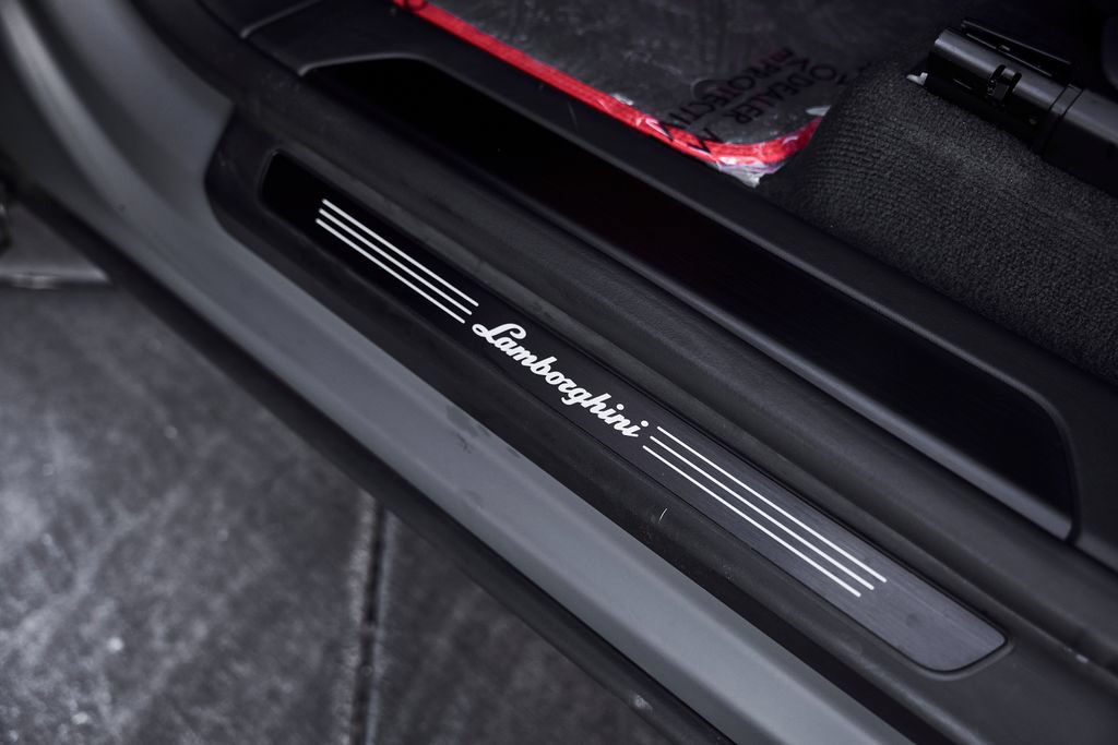 Used 2025 Lamborghini Urus S AWD/4WD image 35