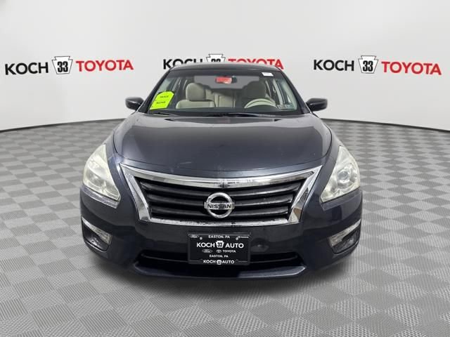 Used 2015 Nissan Altima 2.5 S w/ Sport Value Package FWD image 2